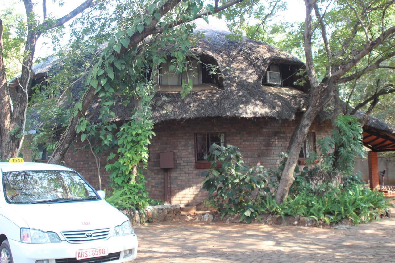 Mosi-Ua-Tunya Lodge Victoria Falls Exterior photo